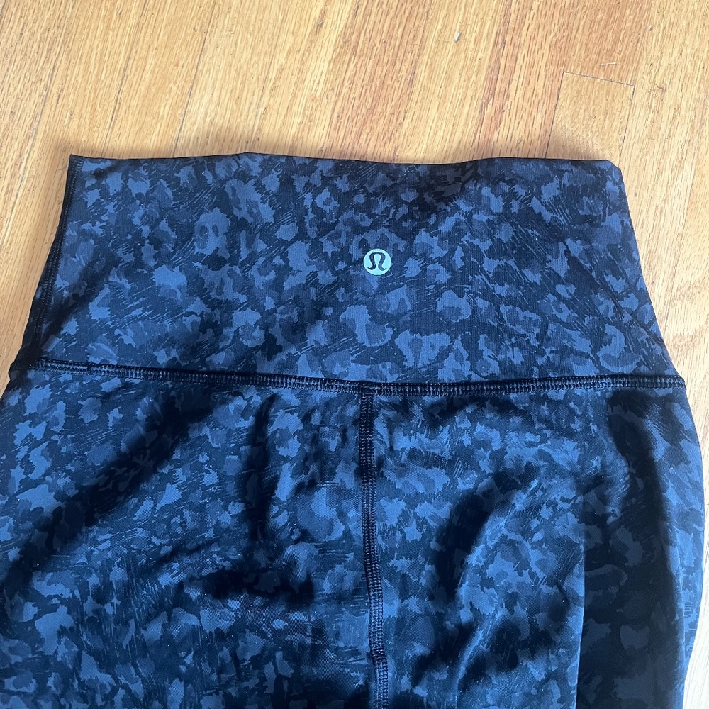Lululemon Leggings - Wild Thing Camo Deep Coal Size 4